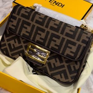 FENDI Baguette midi chain bag BRAND NEW